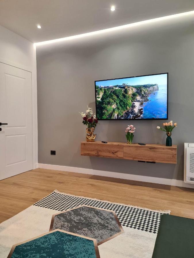 Grey Luxury Apartment Gjirokastra Zewnętrze zdjęcie